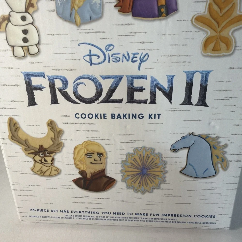 Williams Sonoma Disney Frozen 2™ Boxed Cookie Kit 23 Pieces NEW Open Box